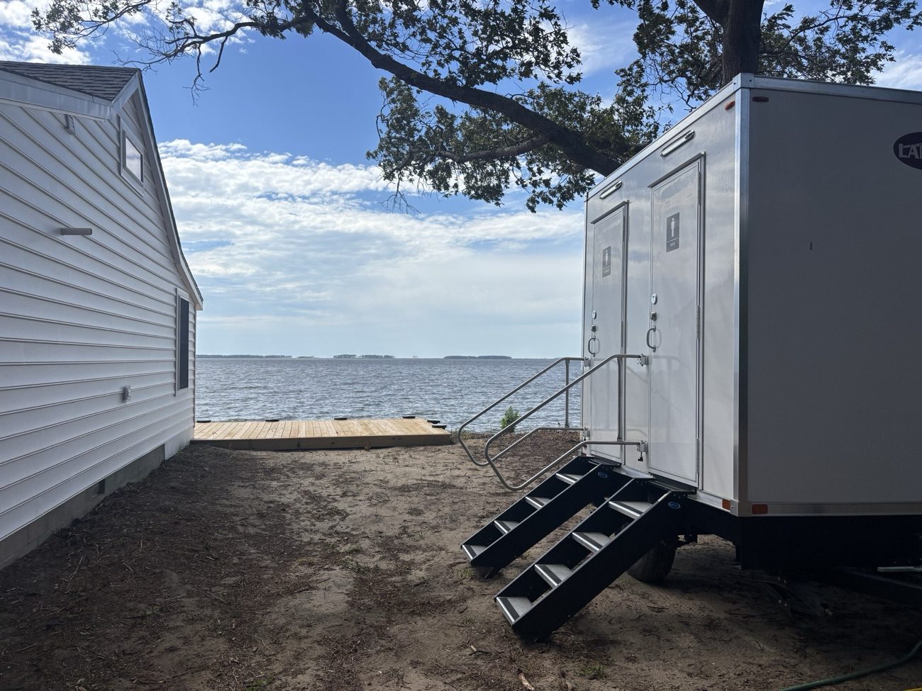 2 Stall Lang Trailer view 2