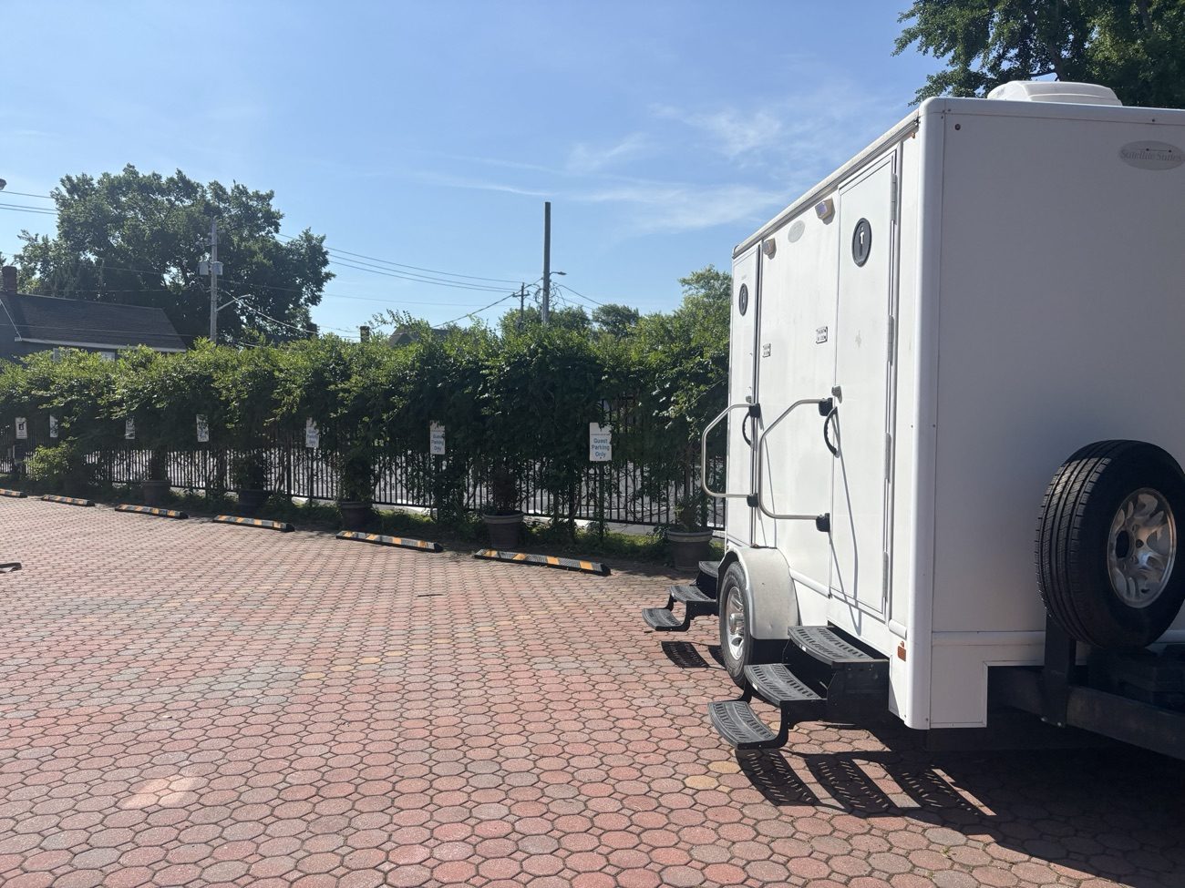 2 Stall Satellite Trailer view 1
